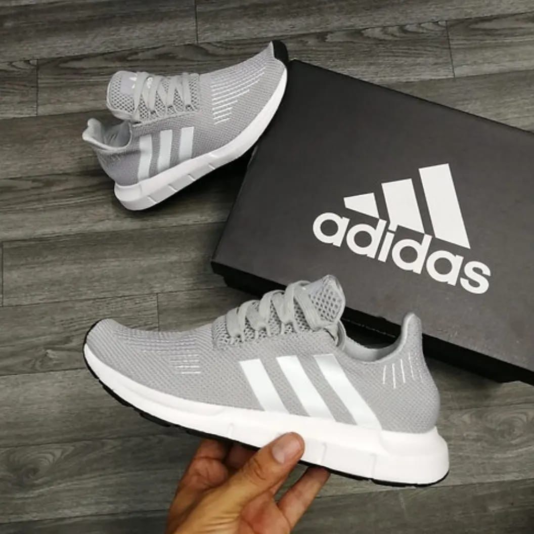 ADIDAS SWIFT RUNNING