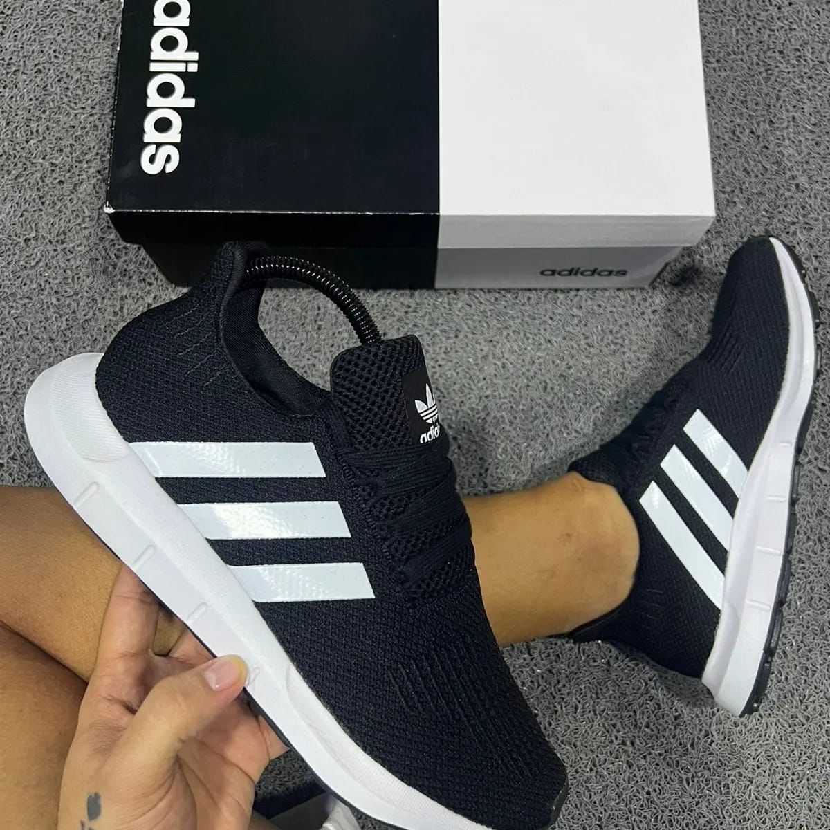 ADIDAS SWIFT RUNNING