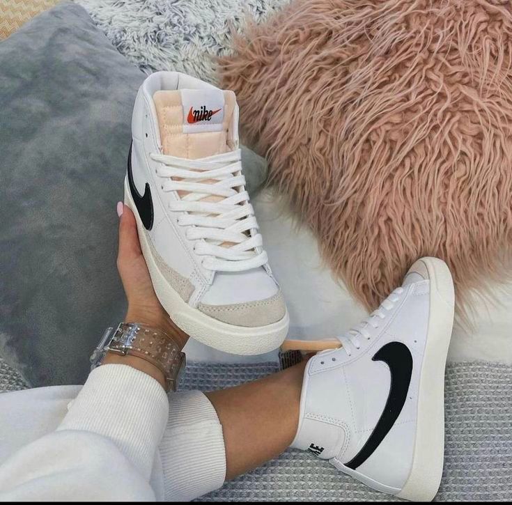 NIKE BLAZER BOTA