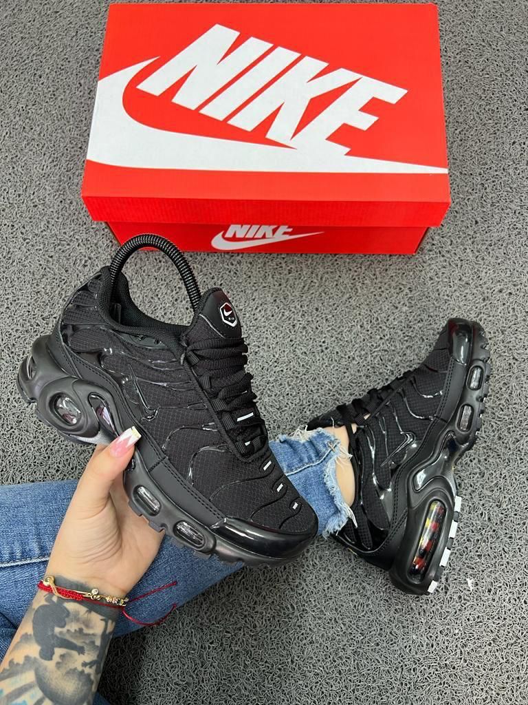 NIKE TN PLUS