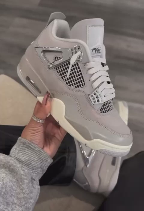 JORDAN RETRO 4 FROZEN MOMENTS